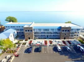 Put-in-Bay Waterfront Condo #113，位于普廷贝的酒店