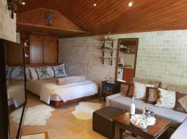 Czarina Cabin הבקתה הקיסרית והדירה הקיסרית czarina apartment，位于凯撒利亚的酒店