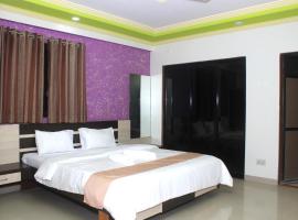 HOTEL PLATINUM，位于Junnar的酒店
