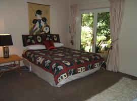 The Beach House Bed and Breakfast，位于Maungatapu的度假短租房