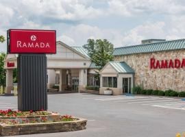 Ramada by Wyndham State College Hotel & Conference Center，位于州学院的酒店