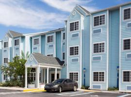 Microtel Inn & Suites by Wyndham Port Charlotte Punta Gorda，位于夏洛特港夏洛特县机场 - PGD附近的酒店