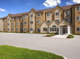 Microtel Inn & Suites by Wyndham Kenedy Karnes City，位于Kenedy的酒店