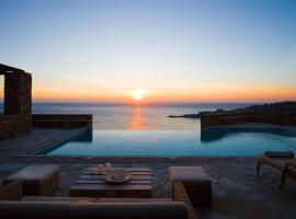 Luxury Cycladic Villa-Enjoy Infinity Pool Sunsets，位于Koundouros的酒店