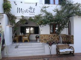 Boutique Hostal Mistral，位于卡拉达沃的酒店