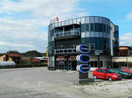 Hollywood Motel，位于Podlugovi的酒店