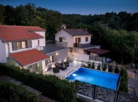Luxury Villa FUTURE，位于科里米诺的乡村别墅