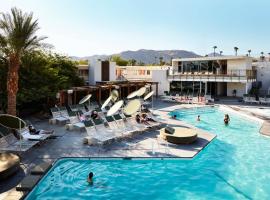 艾斯游泳俱乐部棕榈泉酒店，位于棕榈泉的酒店
