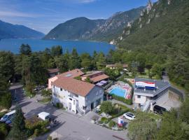 Glamping Resort Rio Vantone，位于科奥恩的酒店