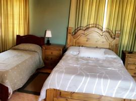 Hostal Plaza- Camargo，位于Camargo的酒店