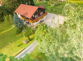 Gästehaus Philipp im Herzen des Fichtelgebirges - 5 Ferienwohnungen, großes Grundstück, Wald und Wiese, Wohnung mit privater Sauna, kostenfreie Parkplätze, WLAN，位于Mehlmeisel的酒店