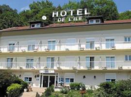 Hotel De L'ile，位于Custines的酒店