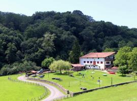 Casa Rural Iratxeko-Berea，位于Bera的乡间豪华旅馆