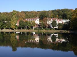 柯罗的池塘酒店，位于阿夫赖城的浪漫度假酒店