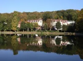 柯罗的池塘酒店