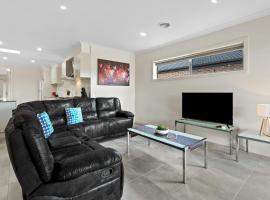 VILLA STRAWFLOWER - MELBOURNE 5 Bdjjrms, Sleeps 10 New andj Modjjern，位于Greenvale的酒店
