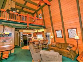 Twin Pines Cabin Adjjorable Knotty Pine Retreat Central Location，位于大熊湖的酒店