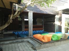 Made House Homestay and Dormitory，位于沙努尔MakBeng's Warung附近的酒店