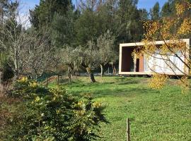 Adore Portugal Bungalow Natureza & Vista de Serra，位于洛萨的山林小屋