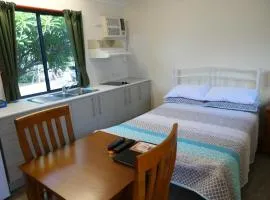 伊萨山市汽车旅馆 