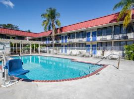 Econo Lodge Palm Harbor - Clearwater，位于帕姆港的酒店