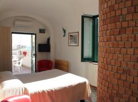 Attico del Cavaliere，位于阿特拉尼的酒店