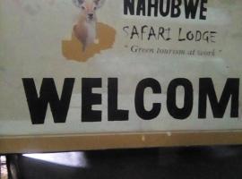 Nahubwe Safari Lodge，位于Ngoma的带停车场的酒店
