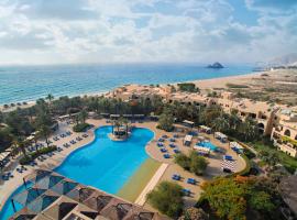 Miramar Al Aqah Beach Resort，位于艾阿卡的酒店