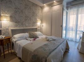 Hotel Mocambo piscina e spiaggia，位于圣贝内代托-德尔特龙托的酒店