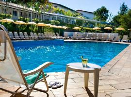 Aizen Hotel，位于纳扎雷保利斯塔的酒店