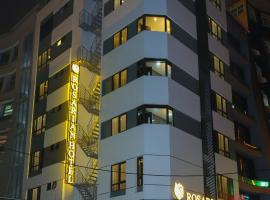 Rosarian Hotel，位于河内麦莛体育场附近的酒店