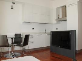 Maggiore Cozy Apartment，位于米兰的酒店