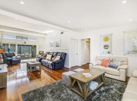 Alamanda Lodge, 6 Elizabeth Street, Port Macquarie，位于麦夸里港的酒店