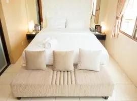 Antique 3BR at Grand Setiabudi Apartment By Travelio