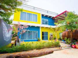 Ban Tipsuwan Resort，位于黎府的酒店