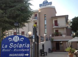 Hotel Ristorante la Solaria，位于圣乔瓦尼·罗通多的酒店