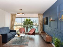 Herzliya Marina Lagoon Apartment，位于荷兹利亚B的带按摩浴缸的酒店