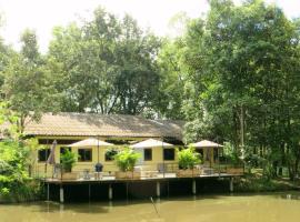 Isaan Perazim Park，位于Phon Thong的酒店