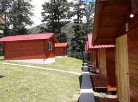 Ethno Village Koljeno Camp & Bungalows，位于Andrijevica的酒店