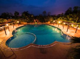 Vijayshree Resort, Hampi，位于亨比的带泳池的酒店