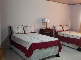 B&D Lodgings，位于Tocumen的酒店