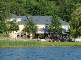 因塞尔湖湖畔酒店，位于居斯特罗罗斯托克拉格机场 - RLG附近的酒店
