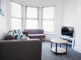 MyCityHaven - 3 bedroom Shirehampton flat near Avonmouth & M4，位于布里斯托的酒店