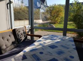 Ferienwohnung 4 im Haus am See mit Wintergarten und Terrasse，位于塞多夫的度假园