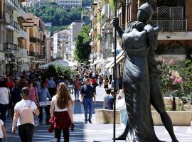 Le Sculture B&B，位于科森扎的酒店