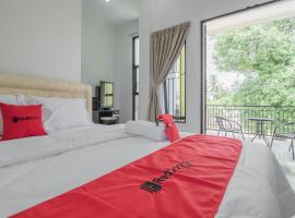 RedDoorz near Sultan Thaha Airport Jambi，位于占碑市的度假短租房