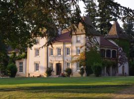 Domaine des Grands Cèdres，位于Cordelle的酒店