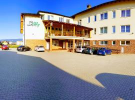 Agrohotel Tri Brezy，位于Hruštín的酒店