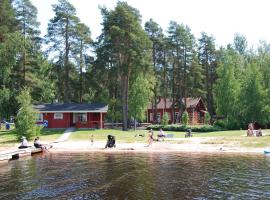 Camping Toivolansaari，位于伊卡利宁的宠物友好酒店