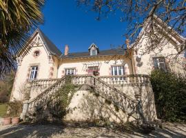 Mansion in Dordogne with Private Pool，位于Savignac-Lédrier的酒店